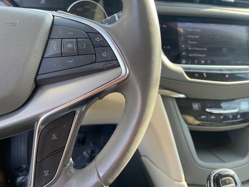 Used 2020 Cadillac XT5 Premium Luxury image 10