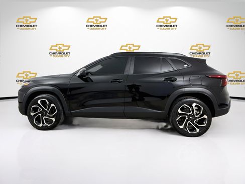 Used 2024 Chevrolet Trax RS w/ Sunroof Package FWD image 5