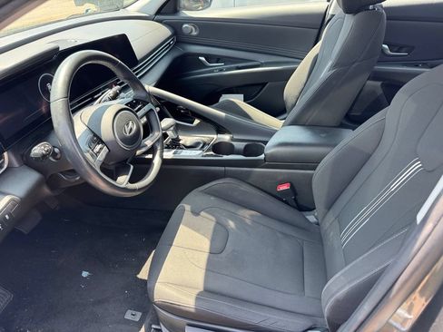Used 2025 Hyundai Elantra SEL FWD image 20