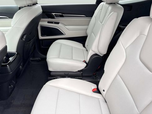 New 2025 Kia Telluride S image 18