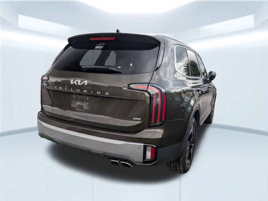Used 2023 Kia Telluride EX w/ EX Captain's Chair Package AWD/4WD image 2