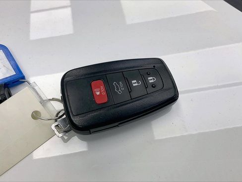 Used 2019 Toyota RAV4 XLE w/ Convenience Package image 9