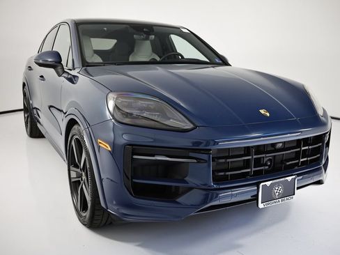 Certified 2025 Porsche Cayenne Coupe AWD/4WD image 9