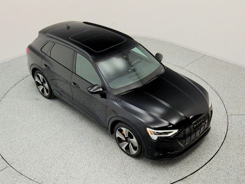 Used 2023 Audi e-tron Premium Plus w/ Premium Plus Package AWD/4WD image 24