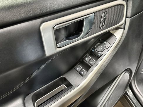 Used 2022 Ford Explorer XLT w/ Equipment Group 202A image 14