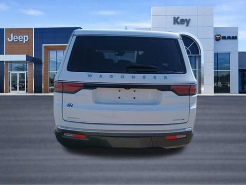 Used 2022 Jeep Wagoneer Series II AWD/4WD image 4