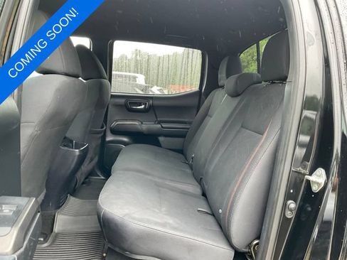 Used 2017 Toyota Tacoma TRD Off-Road w/ Tow Package (A/T) AWD/4WD image 4