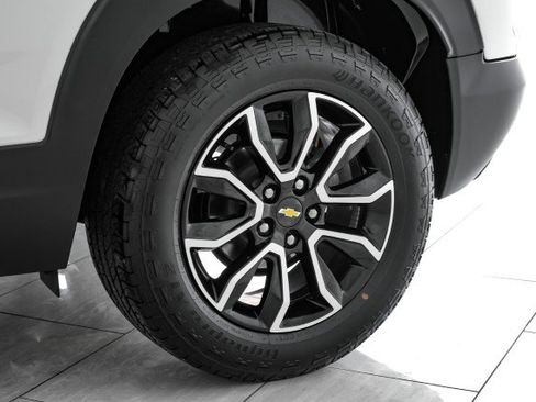 Used 2023 Chevrolet TrailBlazer ACTIV w/ Technology Package FWD image 62