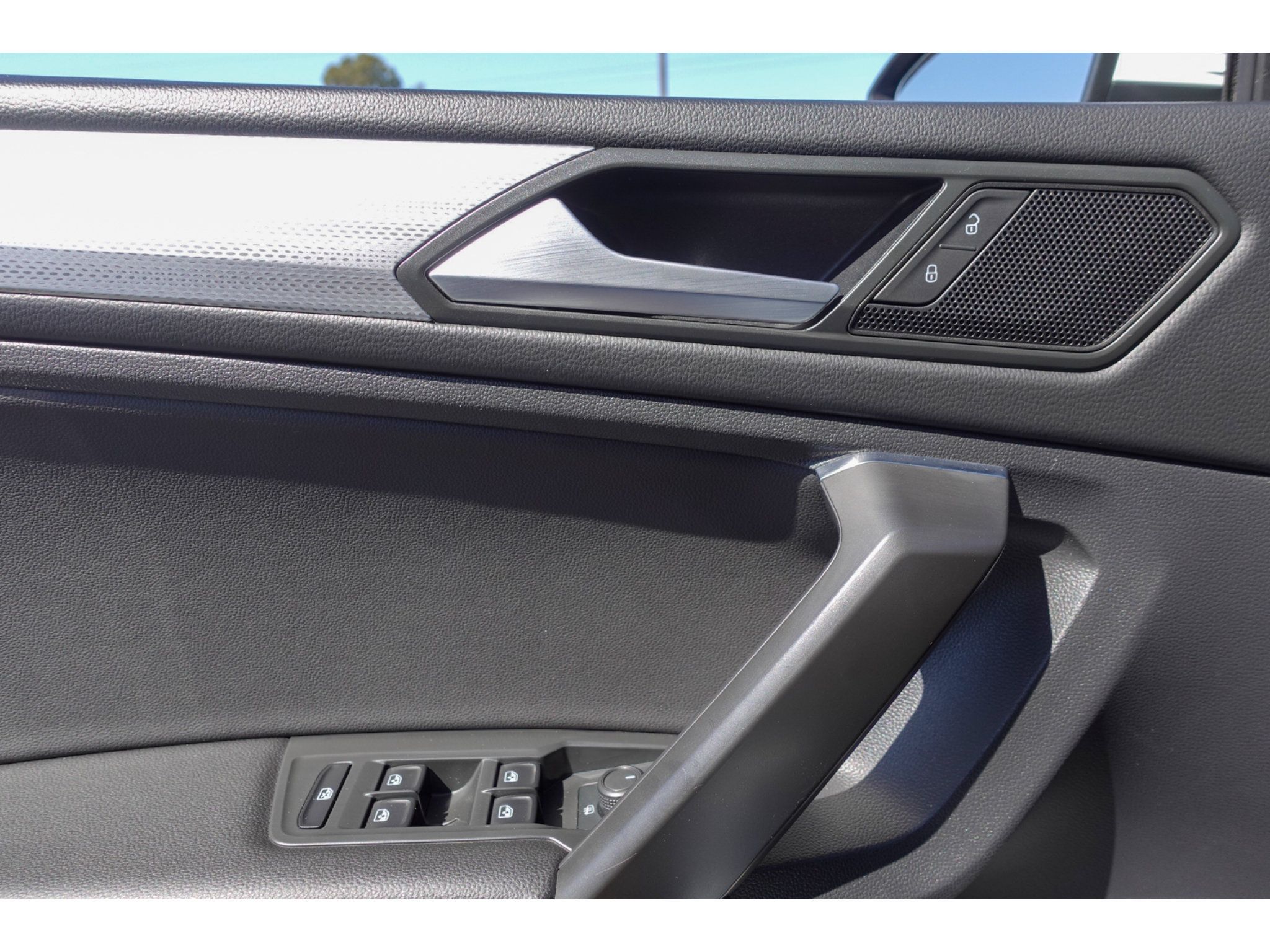 Used 2022 Volkswagen Tiguan S FWD image 12