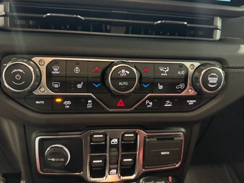 Used 2024 Jeep Wrangler Rubicon 392 image 38