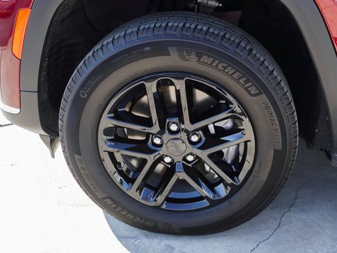 Used 2023 Jeep Grand Cherokee L Laredo AWD/4WD image 12
