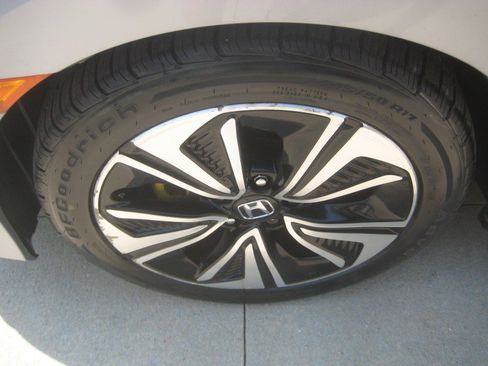 Used 2017 Honda Civic EX-L image 10