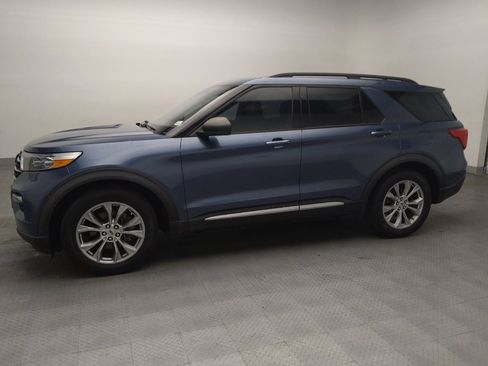 Used 2020 Ford Explorer XLT w/ Equipment Group 202A RWD image 2