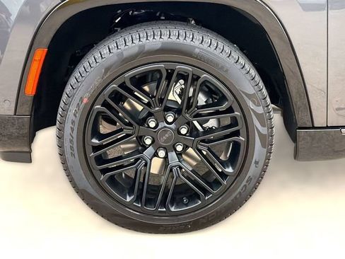 New 2026 Jeep Grand Wagoneer Limited AWD/4WD image 13