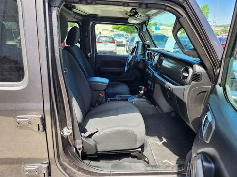 Used 2018 Jeep Wrangler Unlimited Sport S AWD/4WD image 21