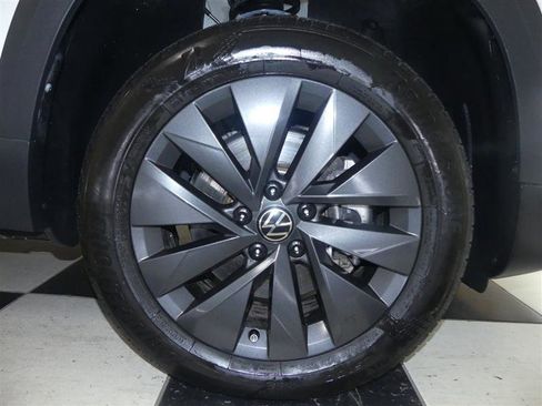 Used 2023 Volkswagen Taos S image 28