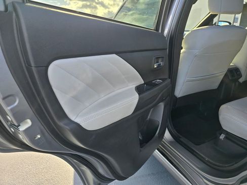 Used 2022 Mitsubishi Outlander SEL image 15