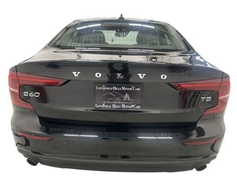 Used 2020 Volvo S60 T5 Momentum FWD image 5