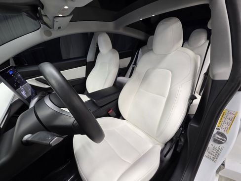 Used 2021 Tesla Model 3 Standard Range Plus image 18