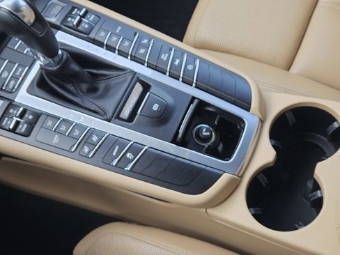 Used 2018 Porsche Macan image 20