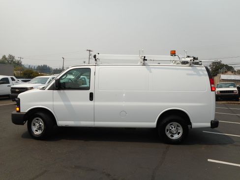 Used 2016 Chevrolet Express 2500 w/ Cold Climate Package RWD image 2