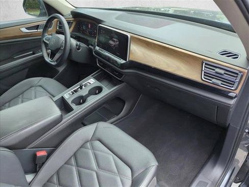 Used 2024 Volkswagen Atlas SE FWD image 24