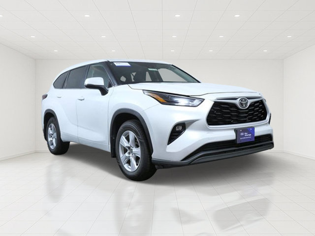 Used 2024 Toyota Highlander LE AWD/4WD image 1