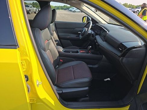Used 2025 Nissan Kicks SR FWD image 6