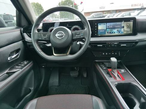 Certified 2025 Nissan Kicks SR FWD image 10