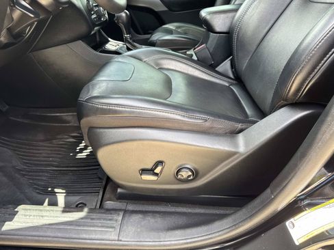 Used 2022 Jeep Cherokee Latitude Lux w/ Sun & Sound Group FWD image 17