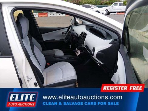 Used 2016 Toyota Prius Two FWD image 10