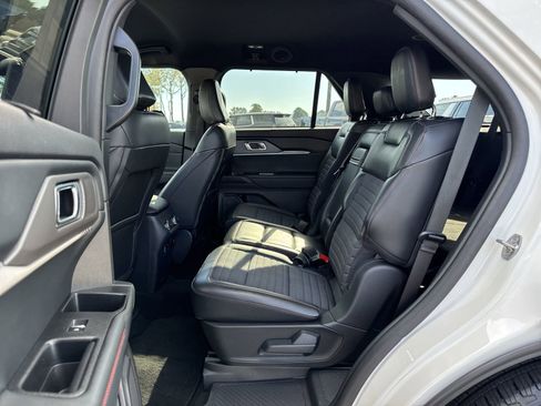 Used 2025 Ford Explorer ST-Line w/ Premium Package image 30