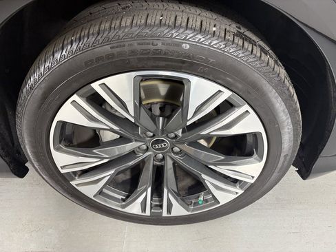 Used 2025 Audi Q8 Prestige image 10