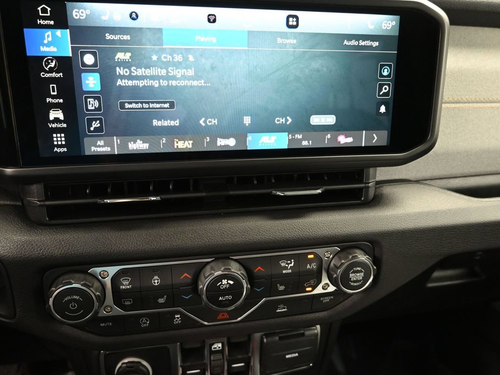 New 2026 Jeep Gladiator Sport AWD/4WD image 16