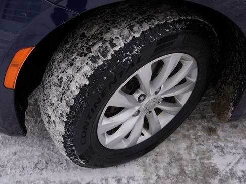 Certified 2017 Chrysler Pacifica Touring-L image 13