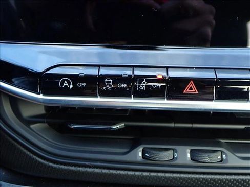 New 2026 Jeep Compass Latitude w/ Sun and Sound Group image 19