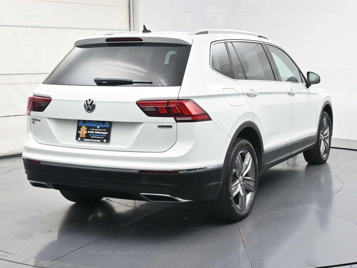 Used 2020 Volkswagen Tiguan SEL w/ 3rd Row Seat Package AWD/4WD image 24