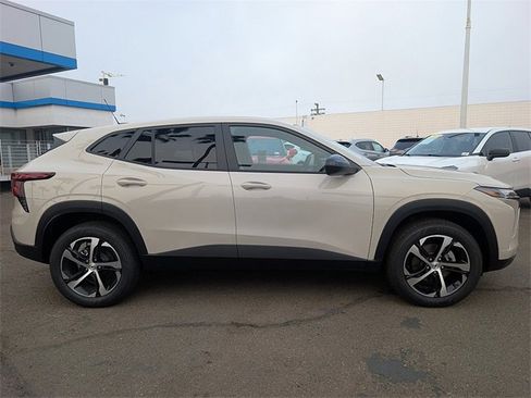 New 2026 Chevrolet Trax RS image 7