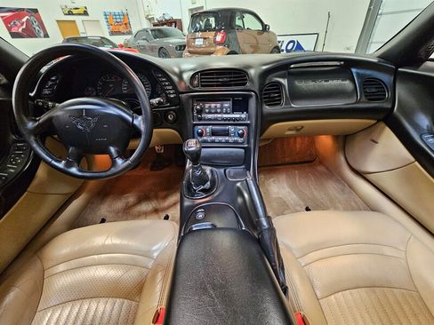 Used 2000 Chevrolet Corvette Coupe w/ Roof Pkg image 19