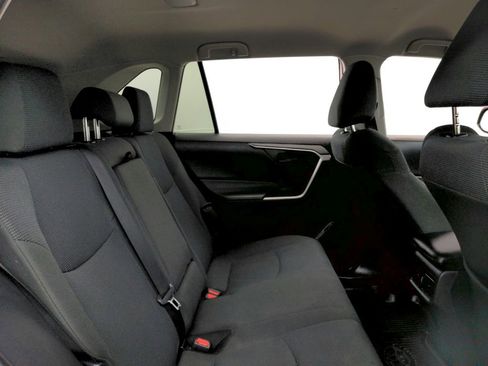 Used 2022 Toyota RAV4 LE image 31