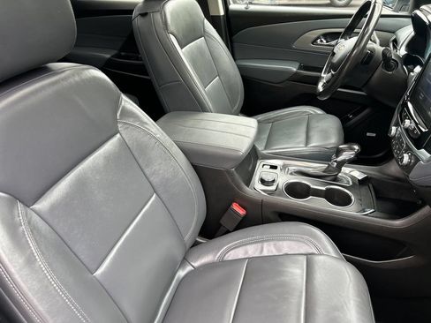 Used 2021 Chevrolet Traverse LT w/ LT Premium Package AWD/4WD image 14