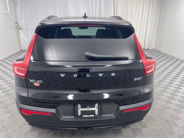Certified 2023 Volvo XC40 B5 Plus w/ Driver Assist Package AWD/4WD image 7