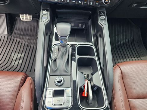 Used 2024 Kia Telluride SX w/ Towing Package FWD image 26