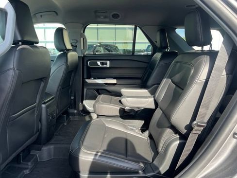 Used 2023 Ford Explorer XLT w/ Equipment Group 202A AWD/4WD image 18