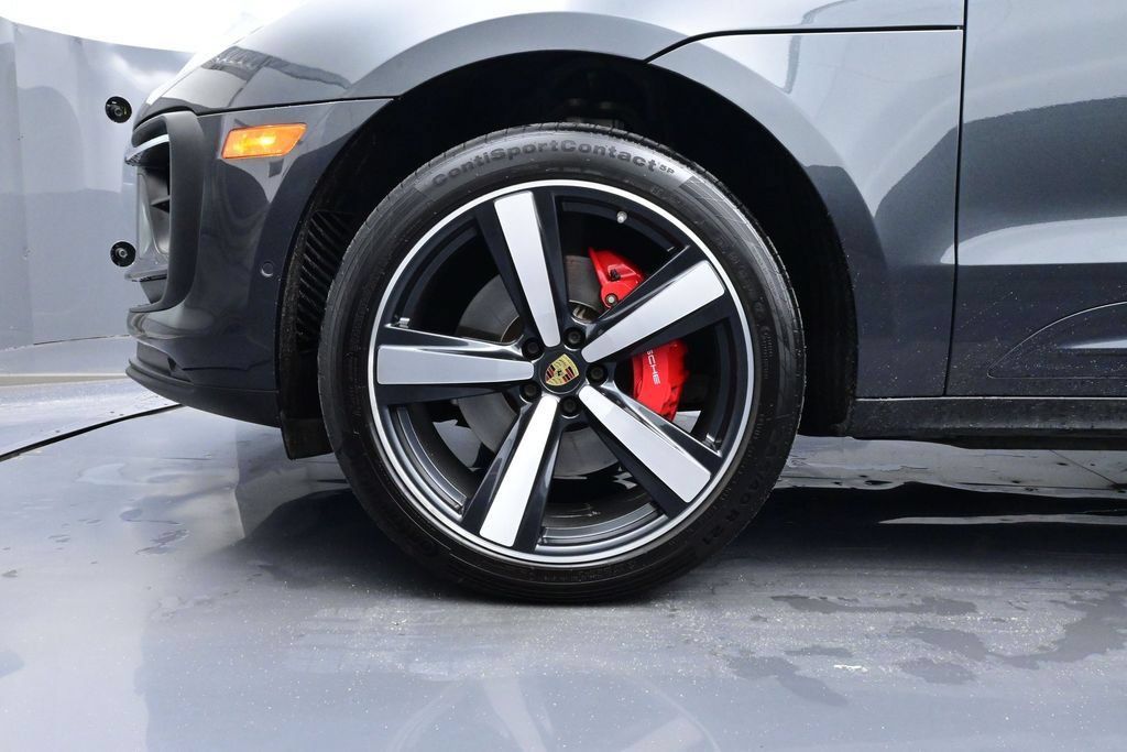 Certified 2022 Porsche Macan S AWD/4WD image 6
