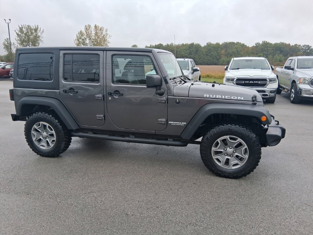 Used 2016 Jeep Wrangler Unlimited Rubicon w/ Connectivity Group AWD/4WD image 7