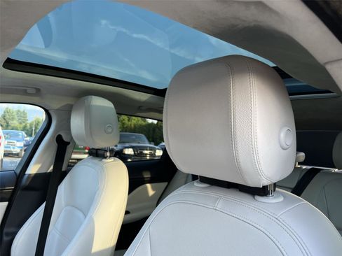 Used 2020 Jaguar F-PACE Prestige image 22