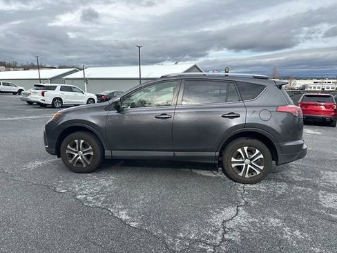 Used 2016 Toyota RAV4 LE image 10