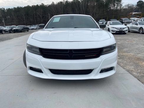 Used 2017 Dodge Charger SXT image 3
