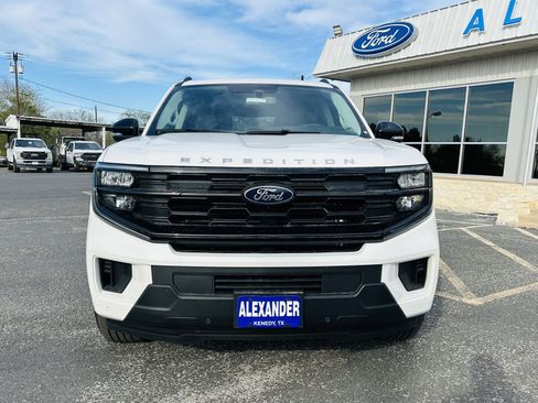 New 2025 Ford Expedition Active image 3
